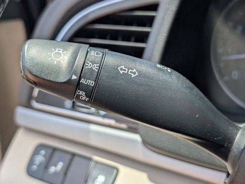 Used 2018 Hyundai Elantra Value Edition FWD image 21