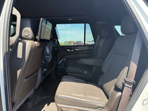 Used 2024 GMC Yukon Denali w/ Advanced Technology Package AWD/4WD image 11