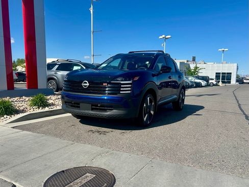New 2026 Nissan Kicks SR AWD/4WD image 2