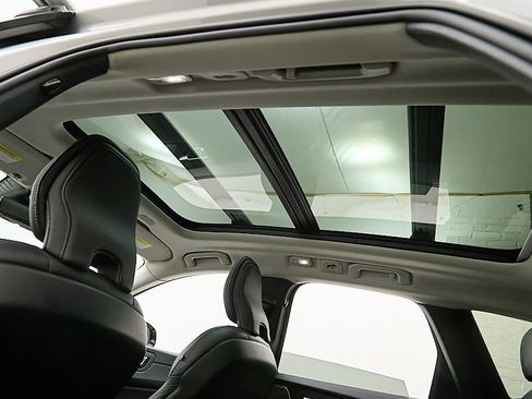 Certified 2023 Volvo XC60 B5 Ultimate image 24