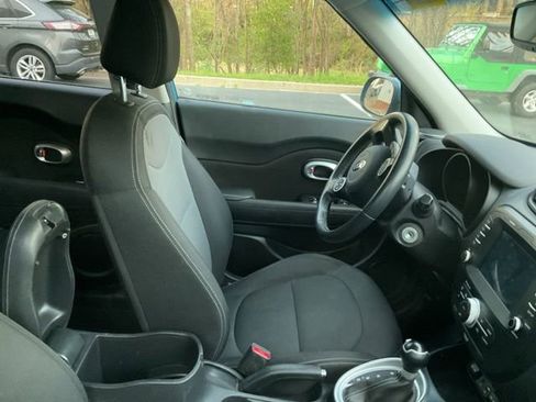 Used 2018 Kia Soul + image 4