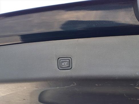 Used 2023 Chevrolet Traverse LT w/ Midnight/Sport Edition image 28