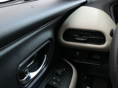 Used 2023 Honda HR-V LX image 16