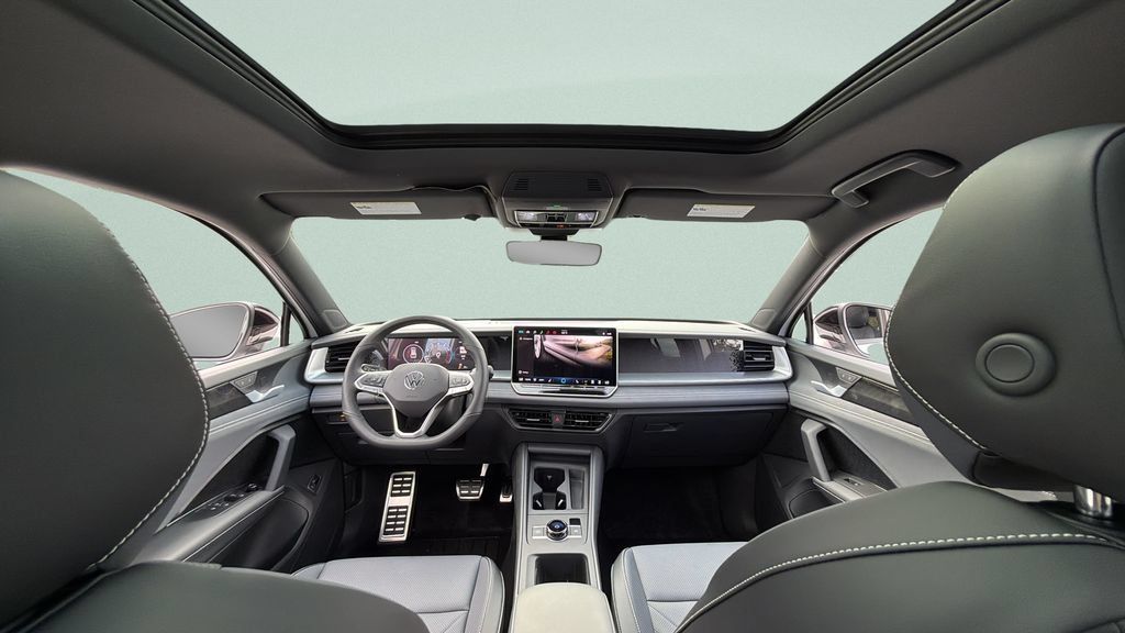 New 2026 Volkswagen Tiguan SE R-Line FWD image 27