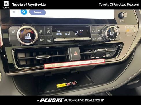 Used 2026 Toyota Highlander XLE AWD/4WD image 34