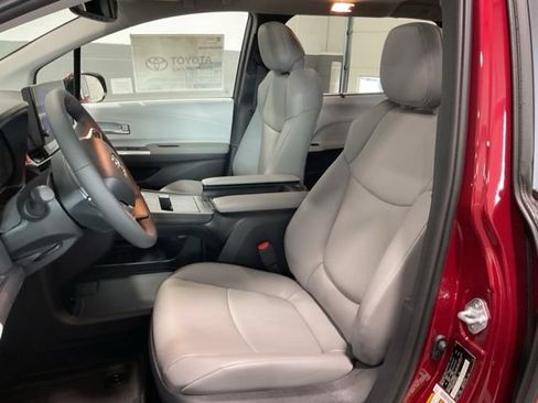 New 2026 Toyota Sienna XLE FWD image 20
