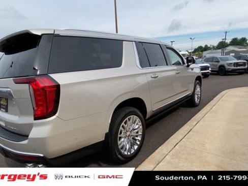 Certified 2023 GMC Yukon XL Denali w/ Denali Reserve Package AWD/4WD image 10