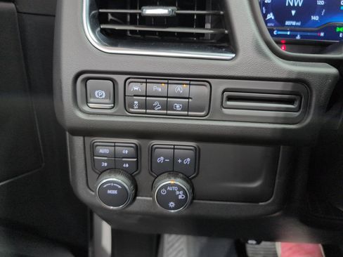 Used 2024 Chevrolet Tahoe Z71 w/ Luxury Package AWD/4WD image 10