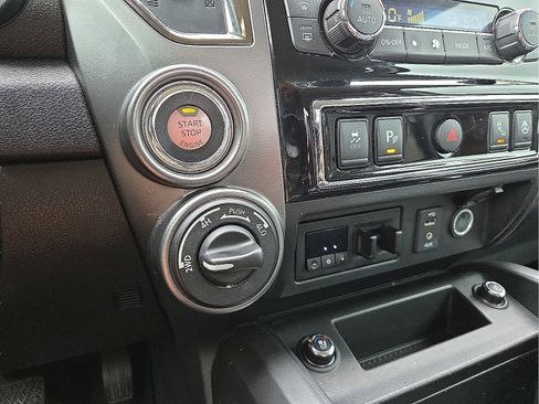 Used 2017 Nissan Titan Platinum Reserve w/ Off-Road Package AWD/4WD image 20