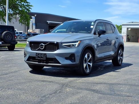 Used 2023 Volvo XC40 B5 Plus w/ Protection Package Premier AWD/4WD image 2