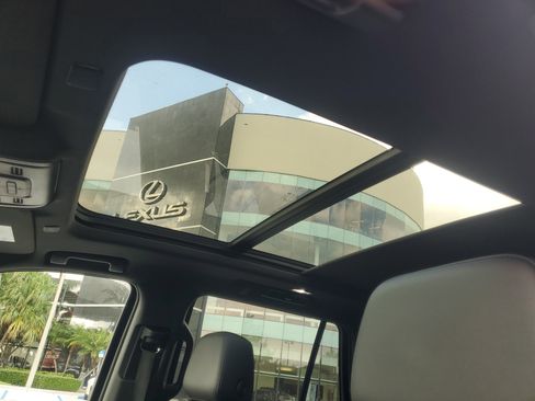 Used 2021 Chevrolet Tahoe LT w/ LT Signature Package image 25