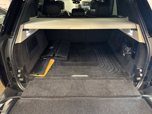 Used 2024 Land Rover Range Rover SE image 35