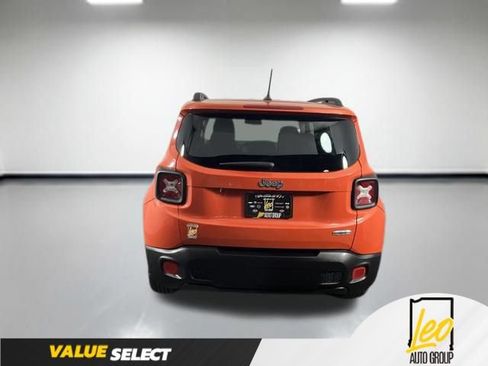 Used 2016 Jeep Renegade Latitude w/ Cold Weather Group FWD image 6