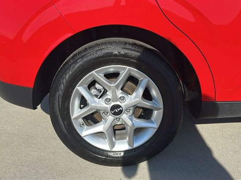 Used 2025 Kia Soul LX w/ LX Technology Package image 16