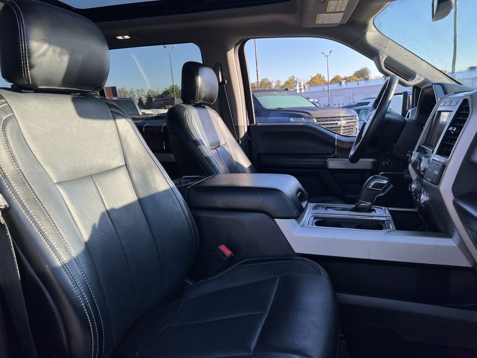 Used 2019 Ford F150 Lariat w/ Equipment Group 502A Luxury AWD/4WD image 27
