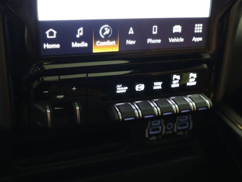 Used 2024 RAM 3500 Limited w/ Towing Technology Group AWD/4WD image 32