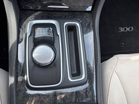 Used 2017 Chrysler 300 C image 32