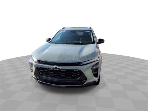 Used 2024 Chevrolet Trax ACTIV w/ Sunroof Package image 3