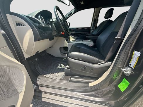 Used 2020 Dodge Grand Caravan SXT FWD image 22