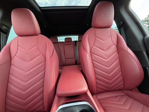 Used 2025 Maserati Grecale Folgore AWD/4WD image 28