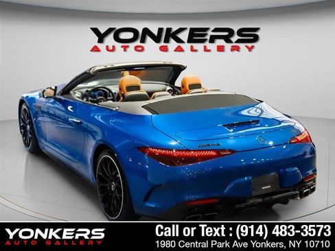 Used 2022 Mercedes-Benz SL 55 AMG 4MATIC w/ Driver Assistance Package image 4