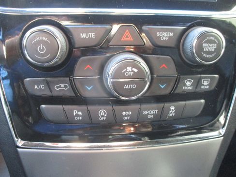 Used 2019 Jeep Grand Cherokee Altitude image 20