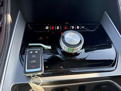 New 2026 Jeep Grand Wagoneer Limited AWD/4WD image 18