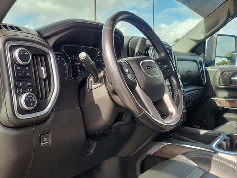 Used 2022 GMC Sierra 2500 Denali image 9