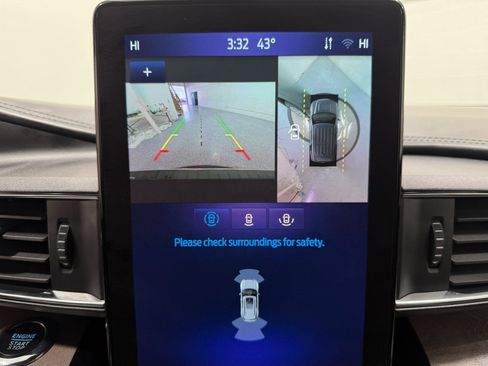 Used 2023 Ford Explorer Platinum w/ Technology Package image 18