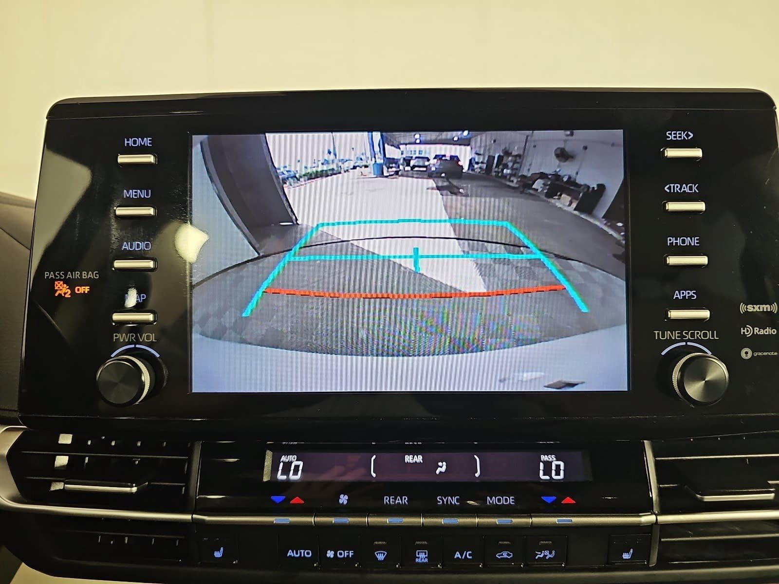 Used 2022 Toyota Sienna XLE FWD image 20