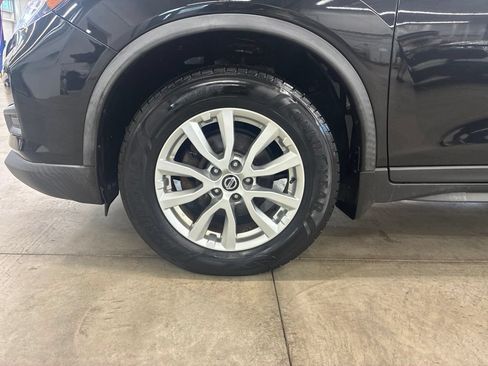 Used 2018 Nissan Rogue SV AWD/4WD image 12