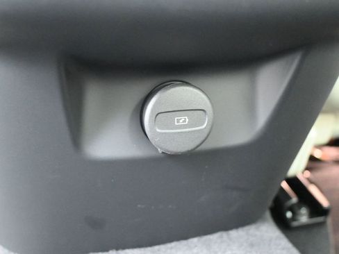 Used 2025 Volvo XC60 B5 Ultra w/ Protection Package Premier image 17