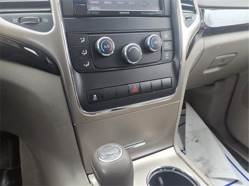 Used 2012 Jeep Grand Cherokee Laredo w/ Laredo E Group image 19