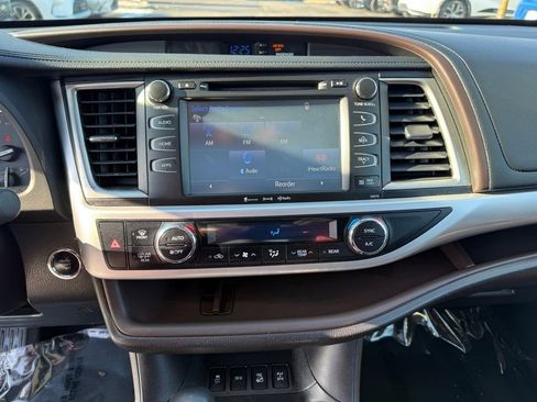 Used 2017 Toyota Highlander XLE image 12