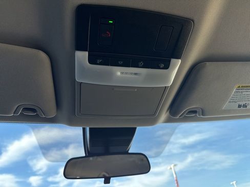 Used 2025 Nissan Altima 2.5 SV FWD image 19