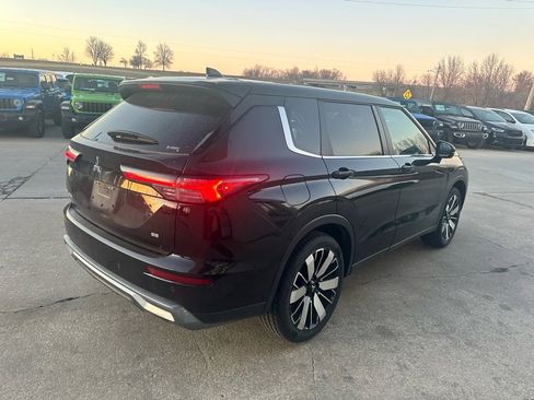 Used 2025 Mitsubishi Outlander SE image 13