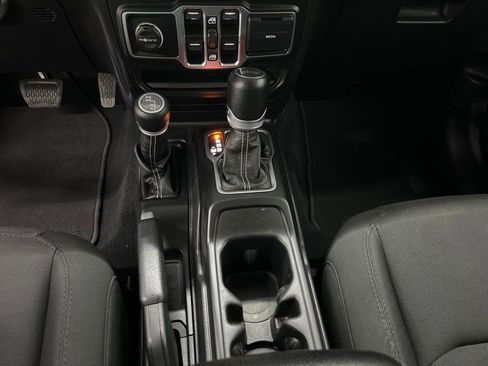 Used 2020 Jeep Wrangler Unlimited Sahara AWD/4WD image 31