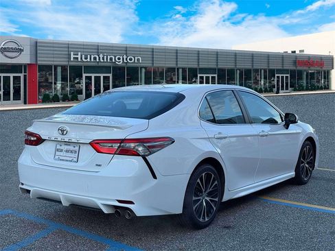 Used 2018 Toyota Camry SE image 7