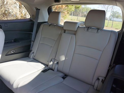 Used 2020 Honda Pilot Touring image 17