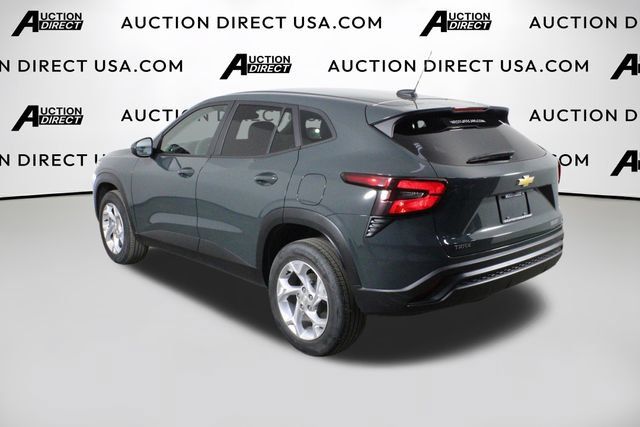 Used 2025 Chevrolet Trax LS w/ LS Convenience Package FWD image 36
