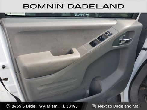 Used 2021 Nissan Frontier SV w/ Midnight Edition Floor Mats image 13