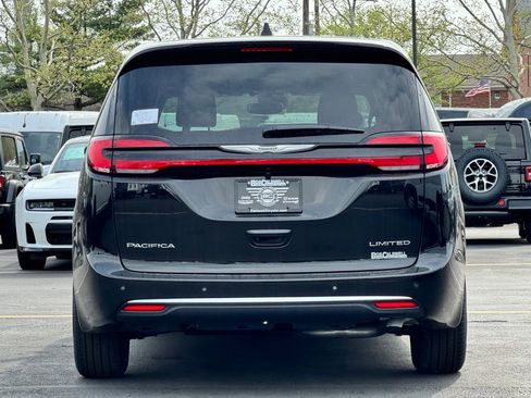 New 2026 Chrysler Pacifica Limited image 6