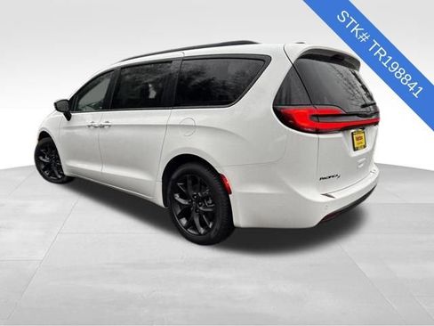 New 2026 Chrysler Pacifica Select w/ S Appearance Package image 5