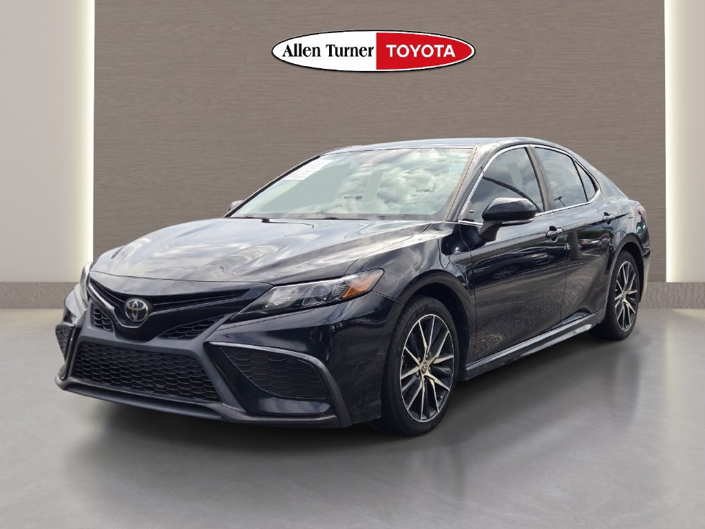 Used 2023 Toyota Camry SE w/ Convenience Package FWD image 3