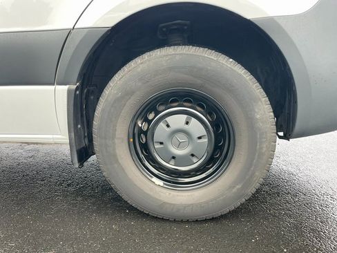 Used 2023 Mercedes-Benz Sprinter 144 Cargo image 10