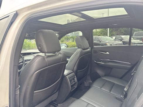 Used 2023 Cadillac XT4 Luxury w/ Cold Weather Package FWD image 10