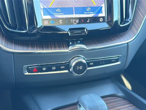 Used 2022 Volvo XC60 T8 Inscription Expression w/ Advanced Package image 32