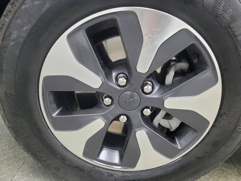 Used 2023 Jeep Grand Cherokee 4WD 4xe image 31