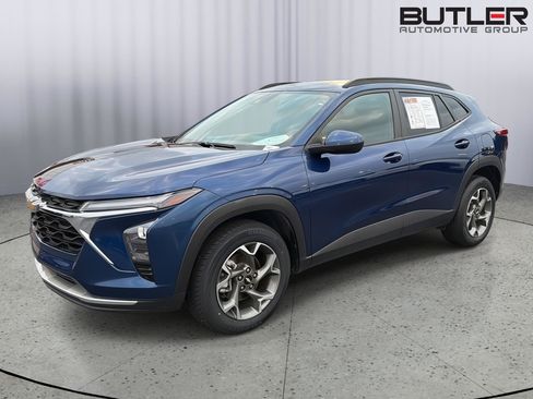 Used 2024 Chevrolet Trax LT FWD image 1
