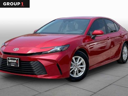 Used 2025 Toyota Camry LE w/ Convenience Package FWD image 1